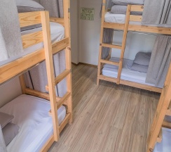 Кровать в 6-местном женском номере (общие удобства) в Hot Place Guest House