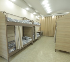Кровать в общем номере в The Top Hostel