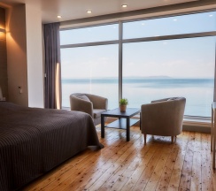 Комната делюкс с двуспальной кроватью (Вид на море) Sea View Deluxe by Vvo в Sea view apartments