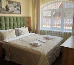 Люкс с панорамным видом на горы в Шатун