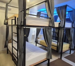 Кровать в общем номере (мужской номер) в Hotel The Journey Patong New