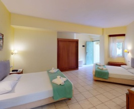 Семейный номер с 2 комнатами в Dedalos Beach Hotel