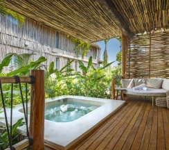 Двухместный номер Shizen Plunge Pool с видом на сад двуспальная кровать в Hotel Shibari Tulum - Restaurant & Cenote Club
