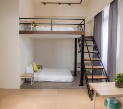 Четырёхместный номер Deluxe в Rainbow Hotel