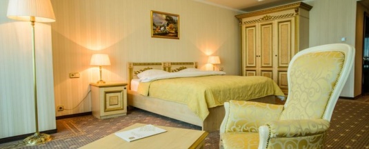 Номер люкс в SK Royal Moscow