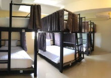 Кровать в общем номере в Airport Hostel Phuket