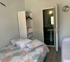 Трёхместный номер Standard с красивым видом из окна в ПольМари