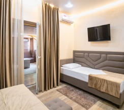 6-местный 2-комнатный "Семейный" номер с балконом в Манэ