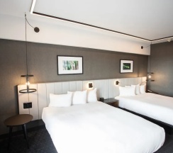 Четырёхместный номер Superior двуспальная кровать в Hotel Bonaventure Montreal
