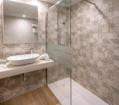 Двухместный номер с видом на бассейн двуспальная кровать в Hotel Best Lloret Splash