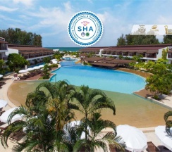 Номер Grand с красивым видом из окна в Arinara Beach Resort Phuket