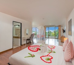 Люкс Пентхаус с балконом в Club Bamboo Boutique Patong Beach Resort