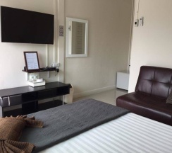 Номер Deluxe в Baan Chan Suan