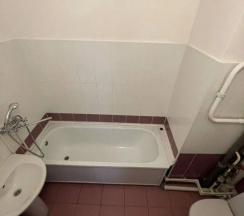 Двухместные апартаменты с балконом и с красивым видом из окна (двуспальная кровать) в Квартира на Караульной 48