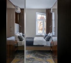 Deluxe с балконом и видом на город в V Hotel&Rooftop lounge