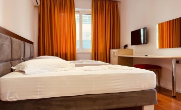Люкс с видом на город в 3B Suites