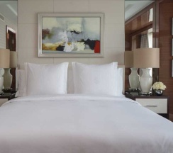 Двухместный люкс Westminster с балконом двуспальная кровать в Four Seasons Hotel London at Park Lane