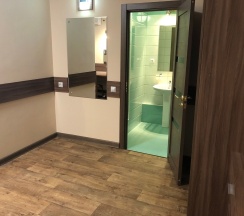 Номер "Делюкс" с двуспальной и односпальной кроватями - новый корпус в Ока
