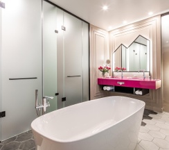 Номер люкс, вид на озеро в Mercure