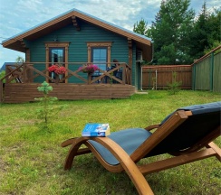 Коттедж с террасой в Yellow Stars Inn