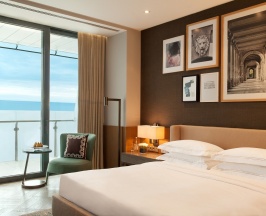 Номер категории Resort с большой двуспальной кроватью (King) в Grand Karat Sochi