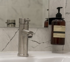 Двухместный номер Standard с балконом и с красивым видом из окна двуспальная кровать в Rodnik village&SPA