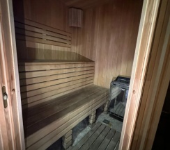 Шестиместный семейный коттедж с балконом в Малахит