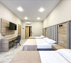 Корпус 2 *Делюкс* 5-ти местный (с балконом) в Анжелина