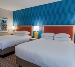 Двухместный номер корпус 2 Deluxe (2 отдельные кровати) в Howard Johnson by Wyndham Anaheim Hotel and Water Playground