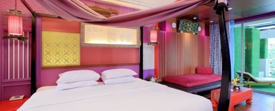 Люкс с видом на закат в Patong Beach Hotel