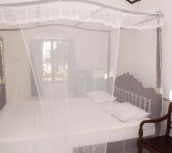 Двухместное шале двуспальная кровать в Jaga Bay Resort