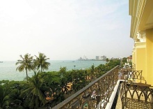 Номер Deluxe beachfront в LK The Empress Pattaya