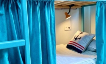 Общий восьмиместный номер в Compass