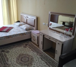 Номер стандарт с 1 односпальной и 1 двуспальной кроватью в Кавказ