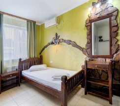 Трёхместный номер с красивым видом из окна в Delsochi