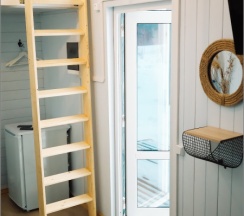 Сапфировый tiny house в Шведские дачи