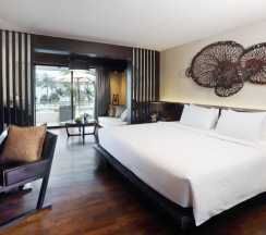 Двухместный полулюкс с видом на океан двуспальная кровать в Le Meridien Phuket Beach Resort