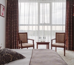 Стандарт Улучшенный с двуспальной кроватью с видом на Волгу в Marins Grand Hotel Астрахань