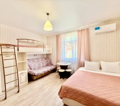 Четырёхместный семейный номер Standard в Роза ветров