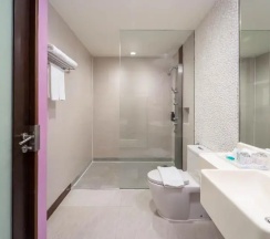 Двухместный номер Deluxe с балконом двуспальная кровать в Springfield at Sea Resort & Spa