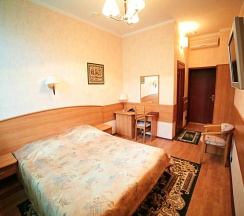 Номер стандарт с 1 двуспальной кроватью в ПостоялецЪ
