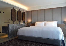 Номер Deluxe в Ayathorn Bangkok