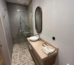Двухместный люкс с видом на город двуспальная кровать в Pana Boutique-Hotel