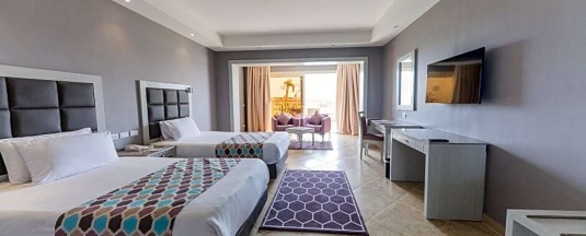 Двухместный номер Deluxe с видом на бассейн двуспальная кровать в Sunrise Crystal Bay Resort