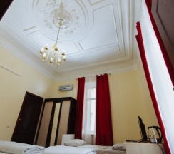 Люкс с персональной ванной комнатой в Пафос