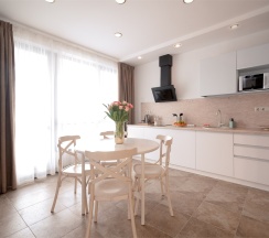 Улучшенные апартаменты с балконом в Co-Co Village