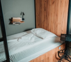 Место в 8 местной женской комнате в Heritage