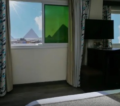 Люкс Executive с видом на пирамиды и джакузи в Pyramid Edge Hotel & Exclusive Pyramids View Rooftop