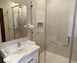 Двухместный полулюкс двуспальная кровать в Kaspi boutique hotel