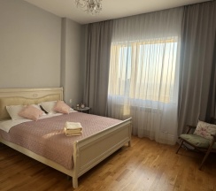 Четырёхместные апартаменты с 3 комнатами с балконом в Rent 247